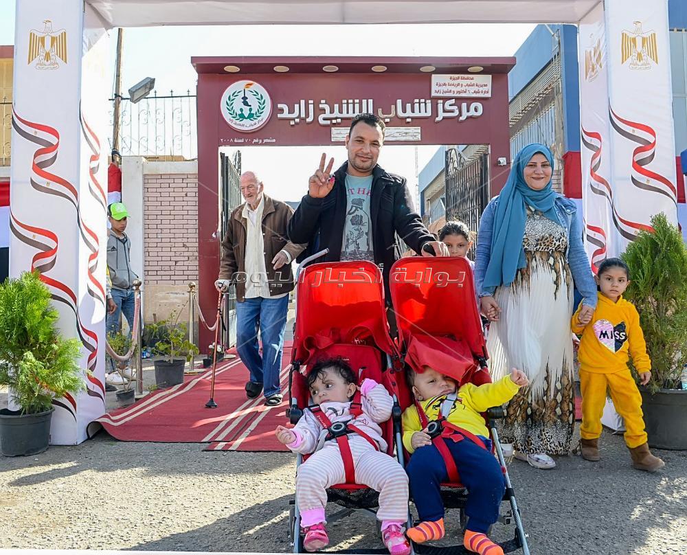 من كل شكل ولون.. إقبال كبير من الناخبين للإدلاء بأصواتهم في العرس الديمقراطي 