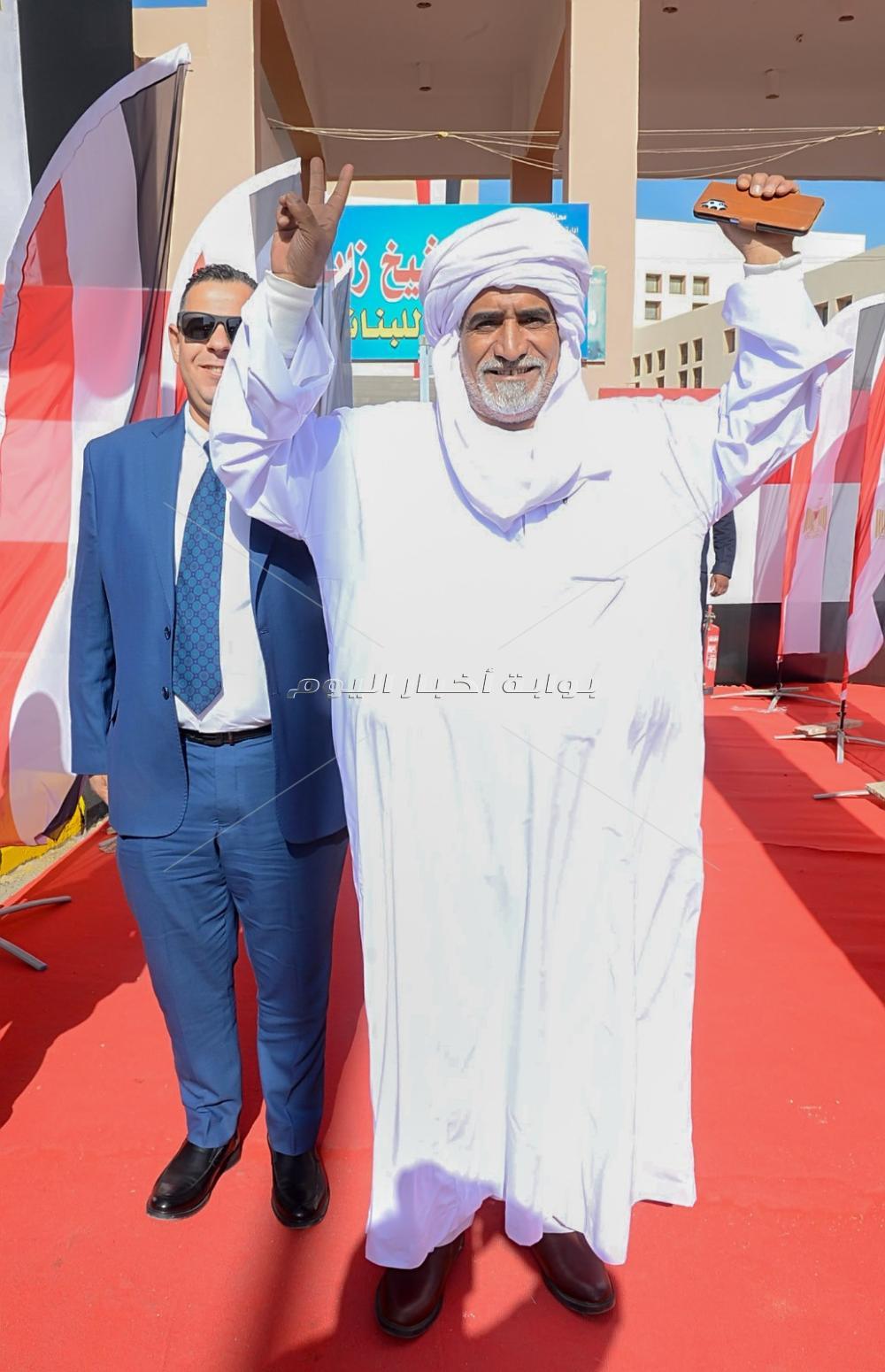 من كل شكل ولون.. إقبال كبير من الناخبين للإدلاء بأصواتهم في العرس الديمقراطي 
