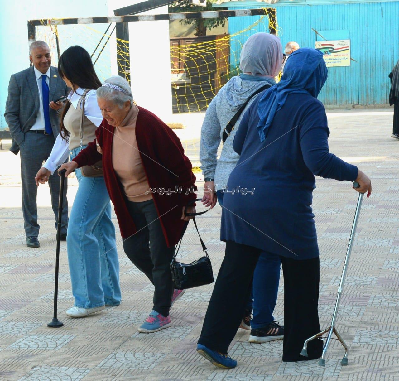 الحاضر والمستقبل.. العائلة المصرية تحرص على المشاركة بالانتخابات الرئاسية