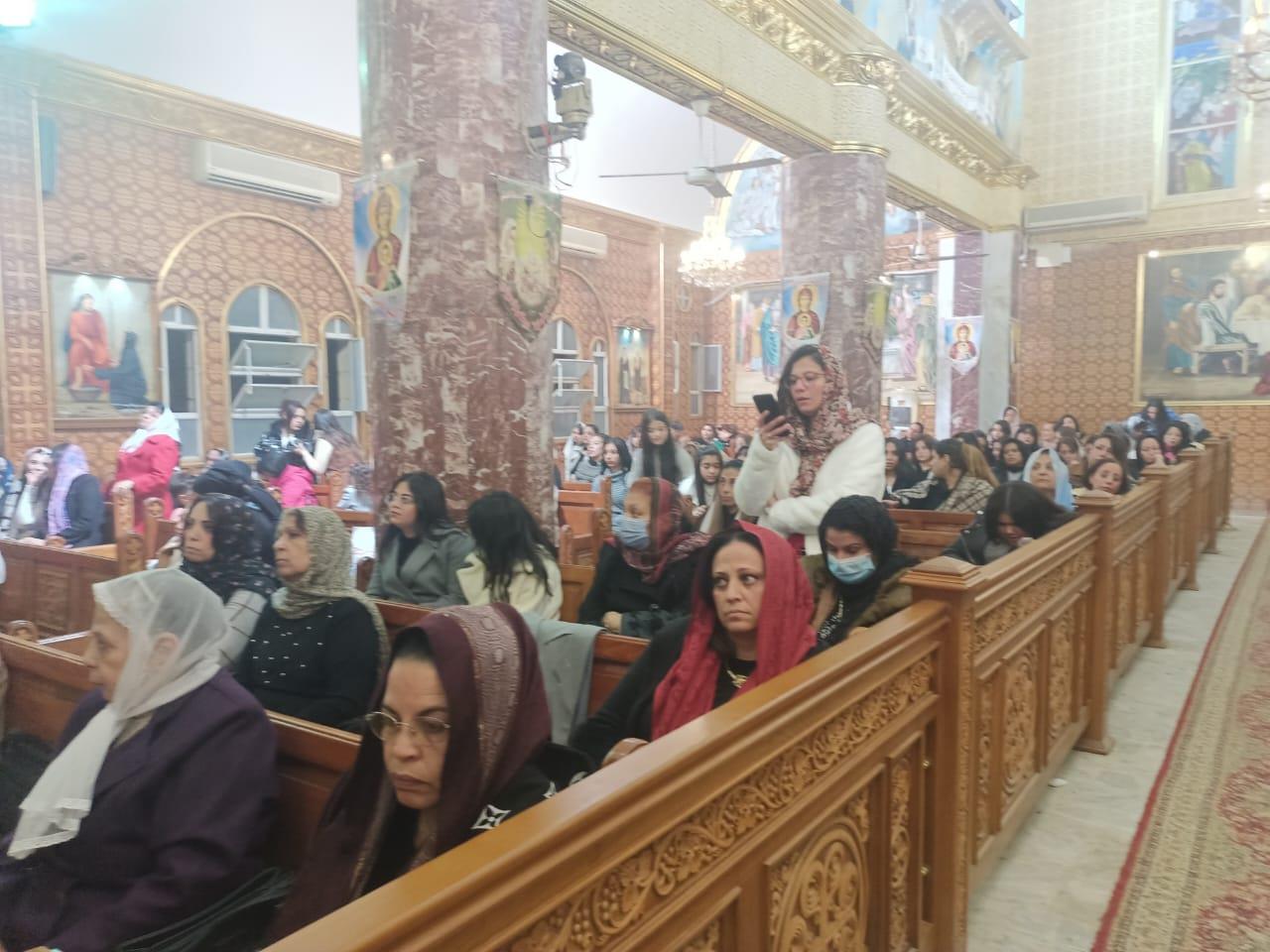 توافد الأقباط في الشرقية لأداء قداس عيد الميلاد المجيد