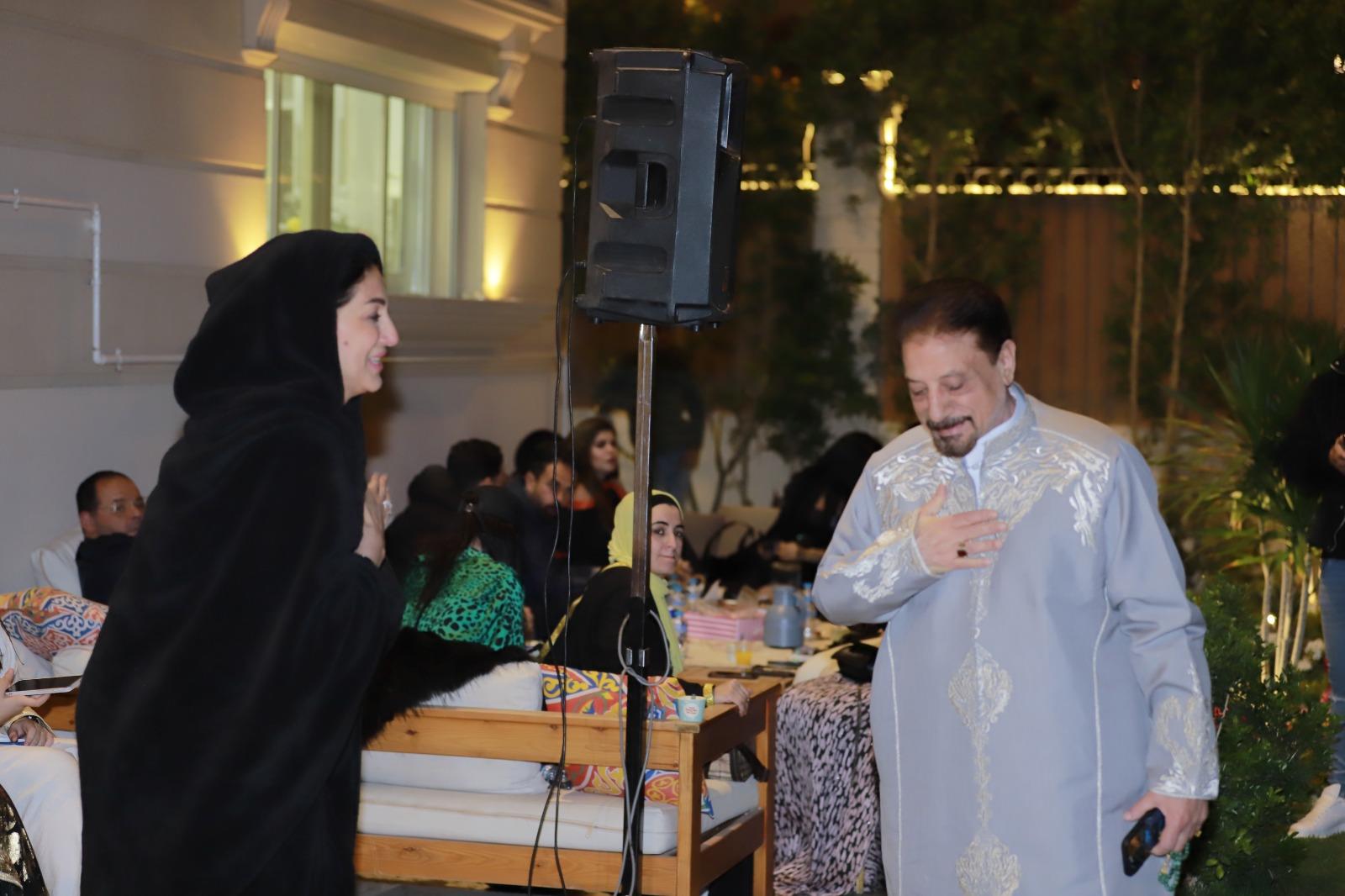 وفاء عامر تودع رمضان بحفلاً دينيًا مع "الجازولية" بمنزلها 