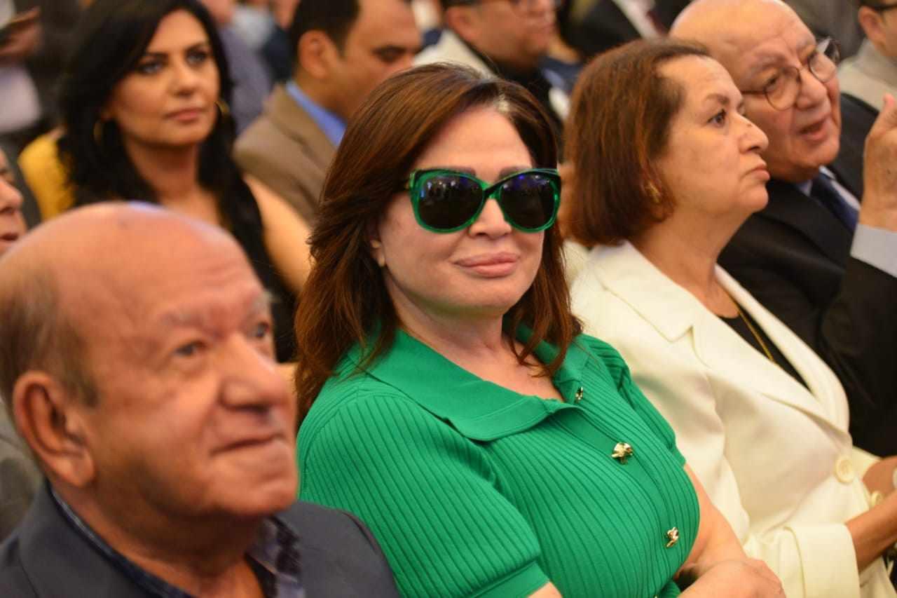 إلهام شاهين ولطفي لبيب يشهدان تحتفالية الكنيسة الإنجيلية بعيد القيامة المجيد