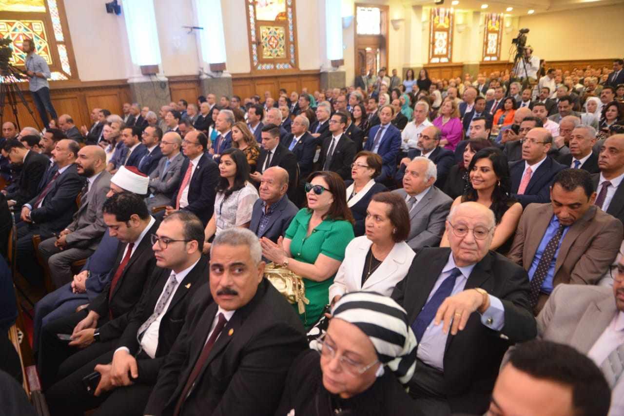 إلهام شاهين ولطفي لبيب يشهدان تحتفالية الكنيسة الإنجيلية بعيد القيامة المجيد