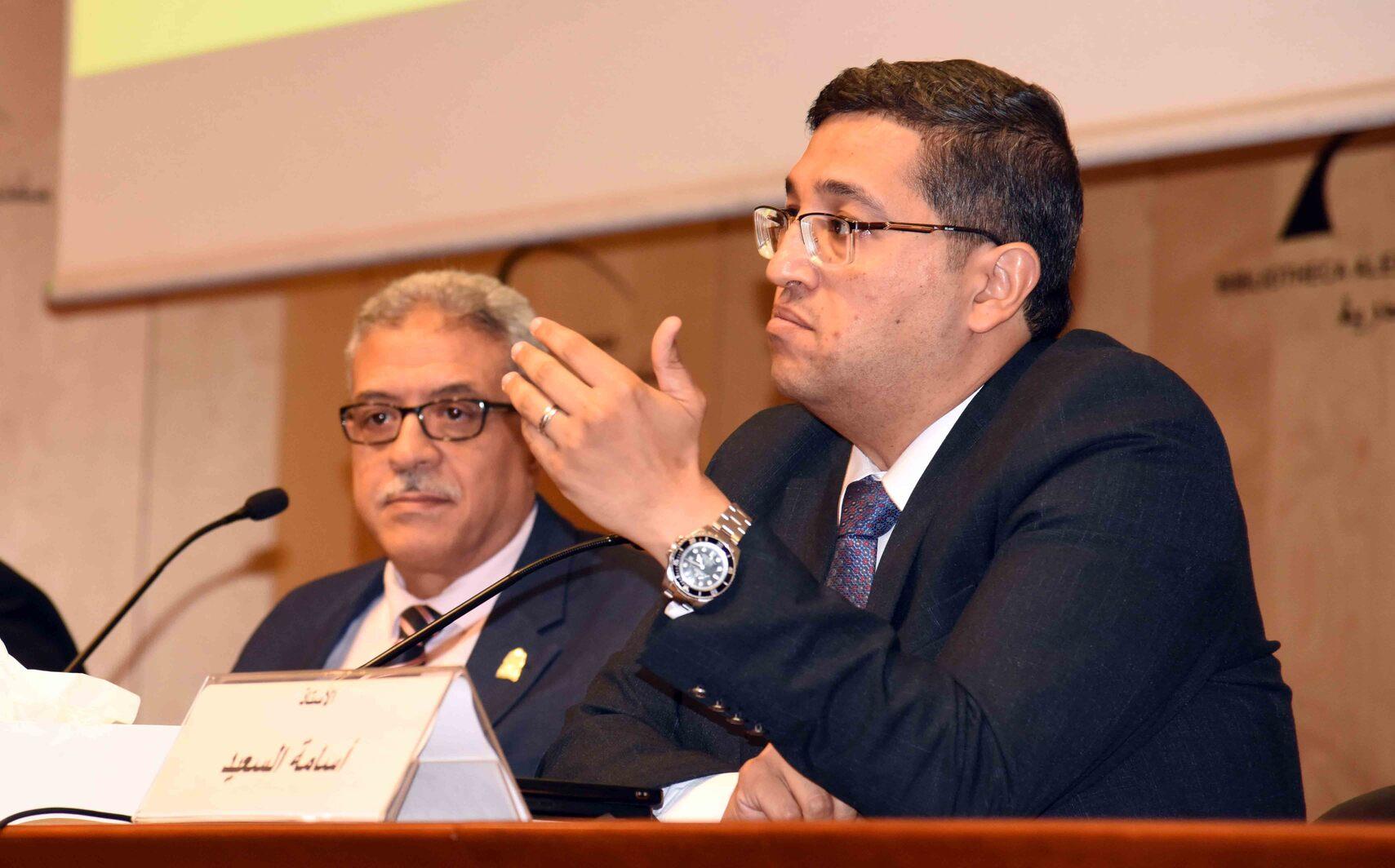 الدكتور أسامة السعيد رئيس تحرير جريدة الأخبار خلال الندوة