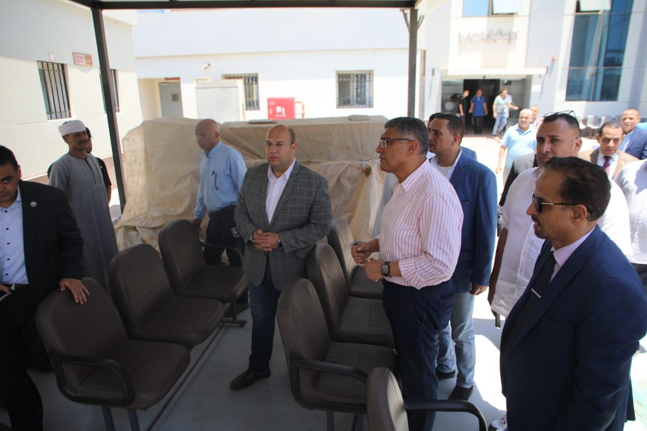 محافظ الجيزة يطمئن على مستوى الخدمات الصحية  بمستشفيات العياط المركزى و الأمراض الصدرية 