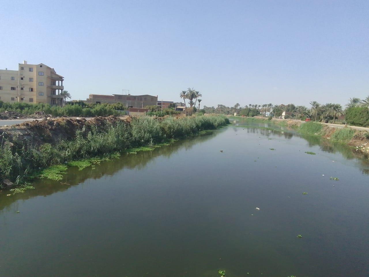 محافظة الجيزة:  توضح اسباب وجود بقع زيتية بترعة المريوطية