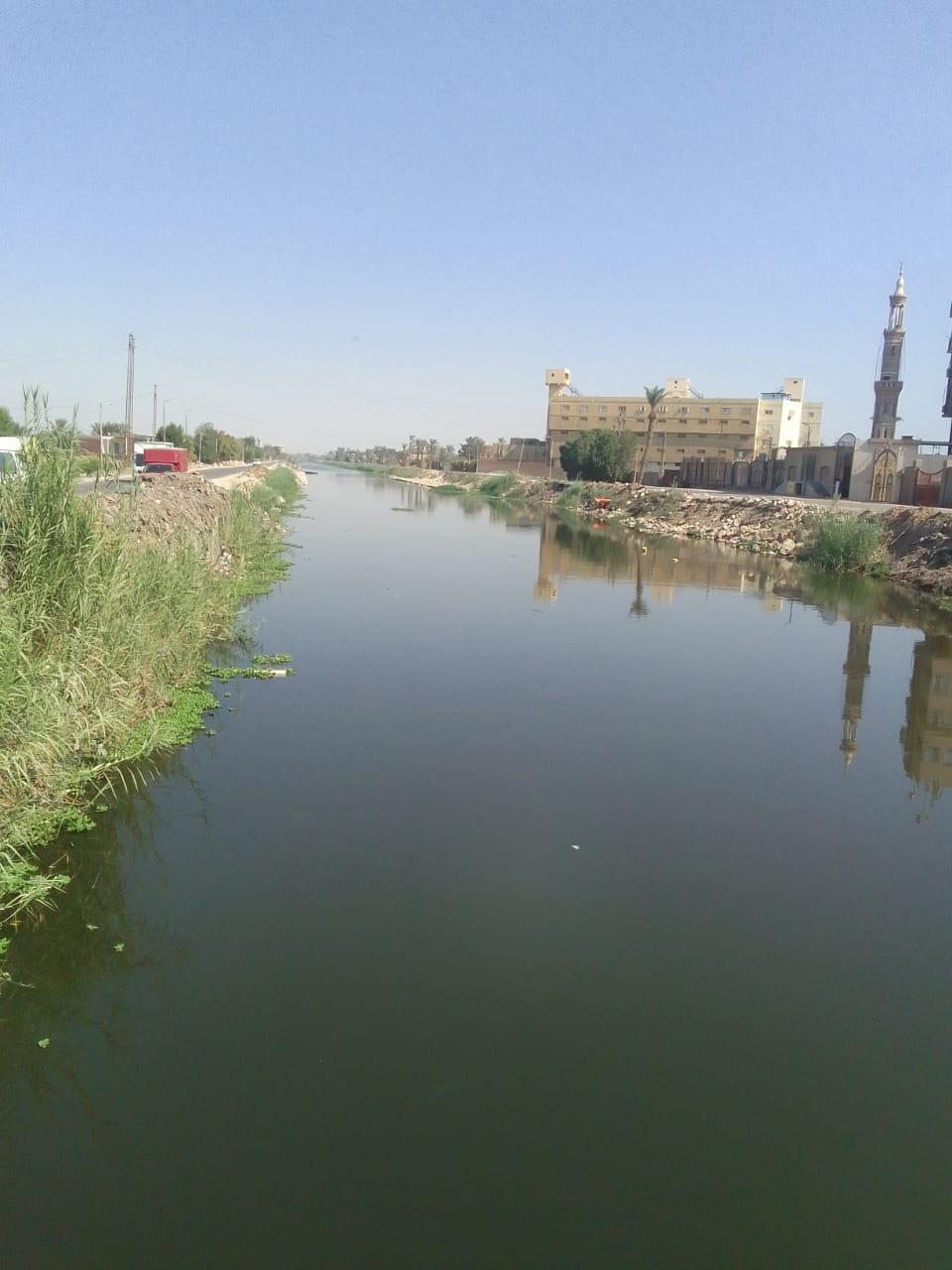 محافظة الجيزة:  توضح اسباب وجود بقع زيتية بترعة المريوطية