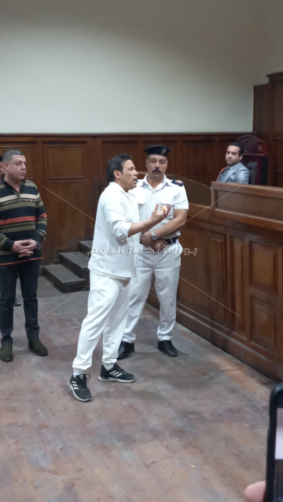 الصور الأولى لسعد الصغير من داخل قفص الاتهام بتهمة حيازة مخدرات 