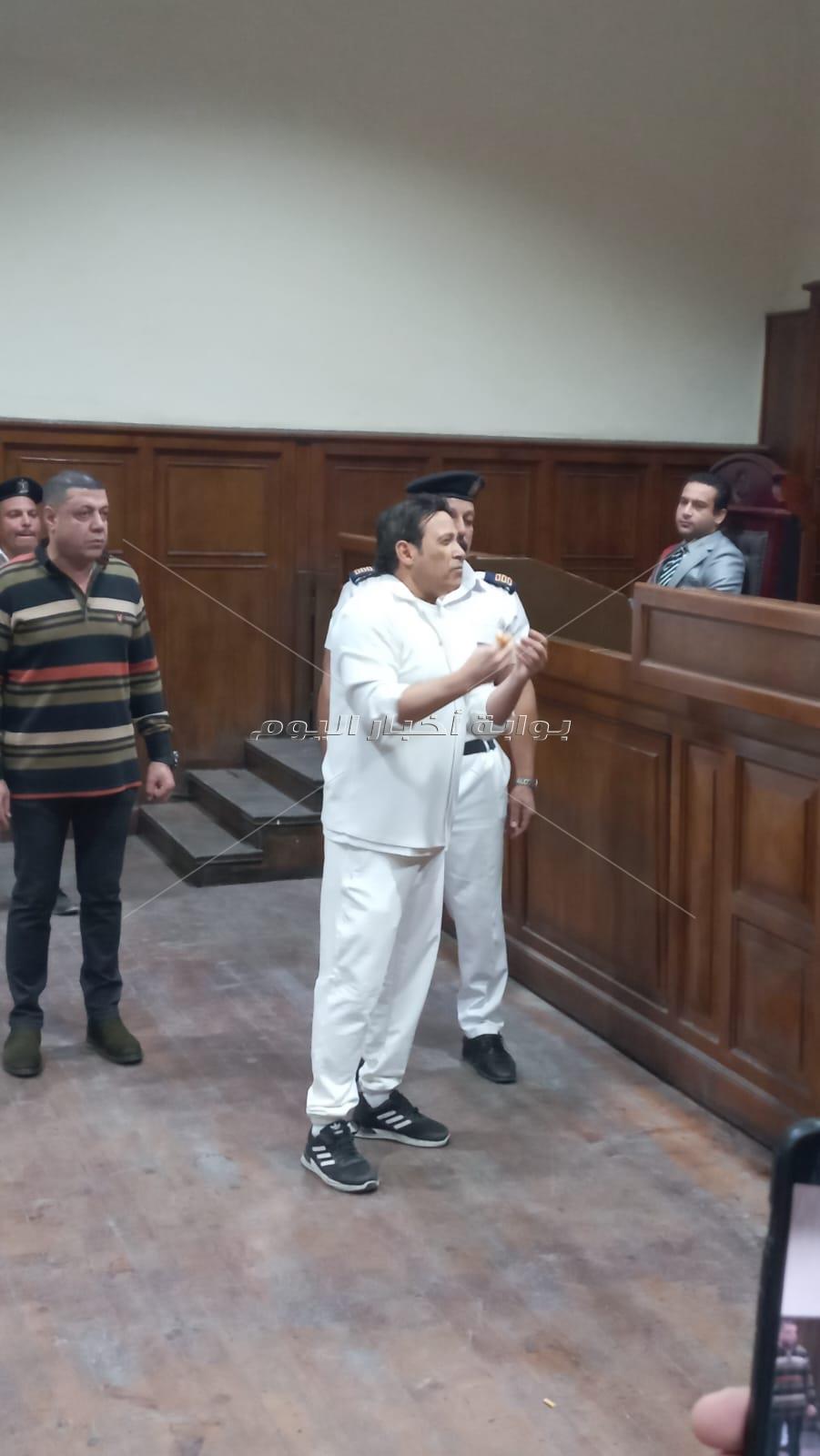 الصور الأولى لسعد الصغير من داخل قفص الاتهام بتهمة حيازة مخدرات 