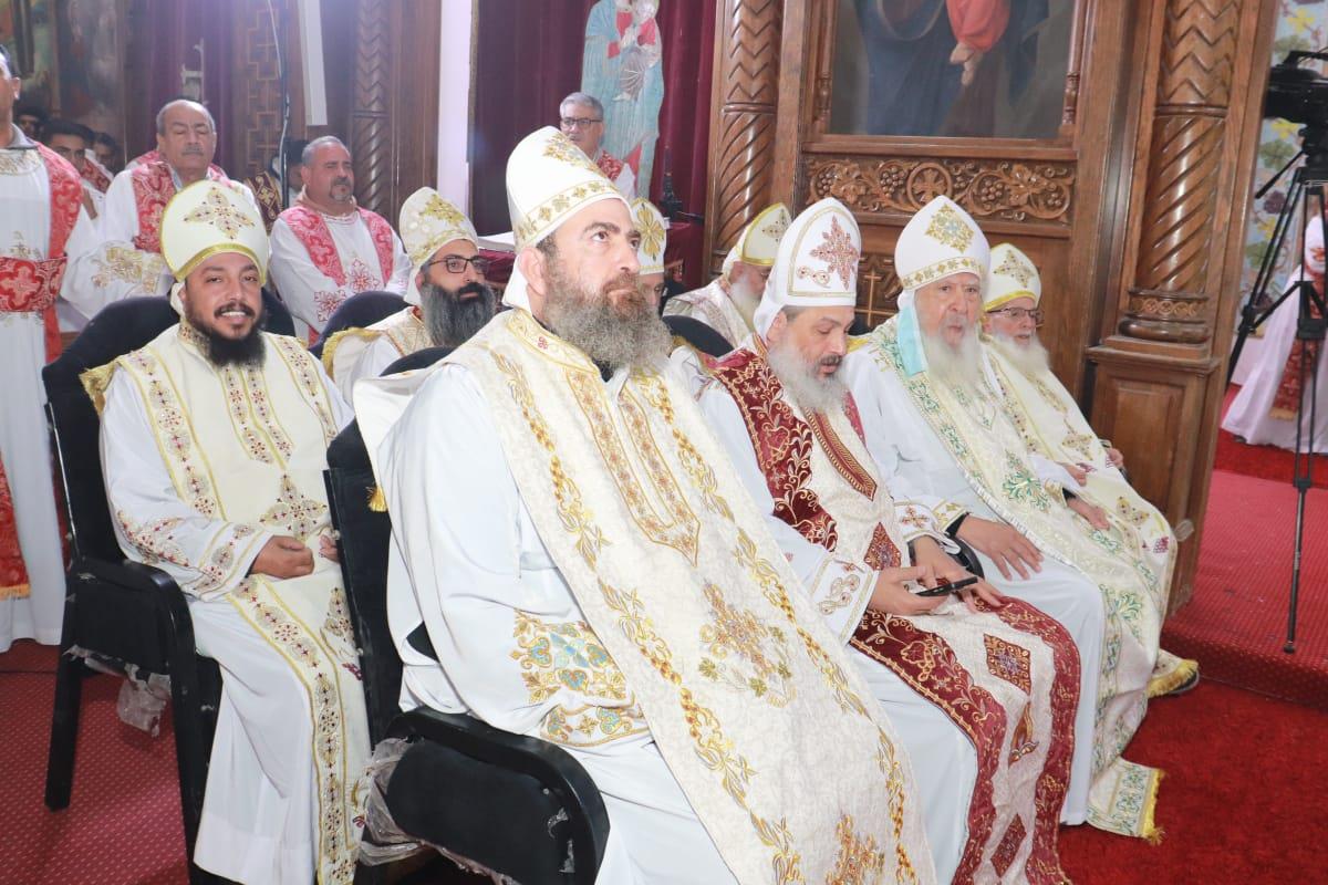 أسقف كنائس البحر الأحمر يترأس قداس عيد الميلاد بكاتدرائية الأنبا شنودة في الغردقة