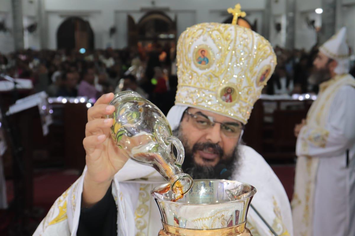 أسقف كنائس البحر الأحمر يترأس قداس عيد الميلاد بكاتدرائية الأنبا شنودة في الغردقة