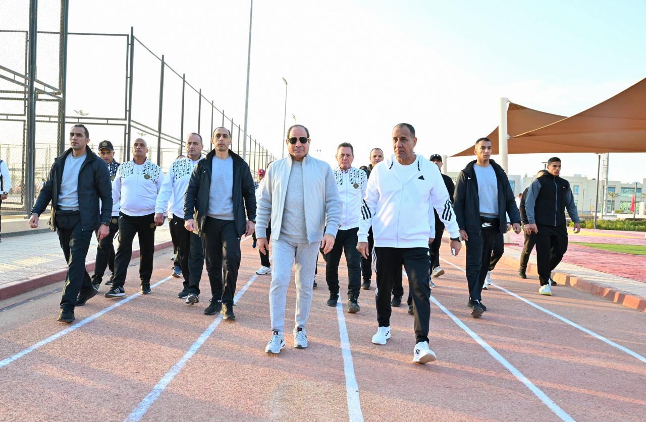 الرئيس السيسي يتفقد الاكاديمية العسكرسة المصرية
