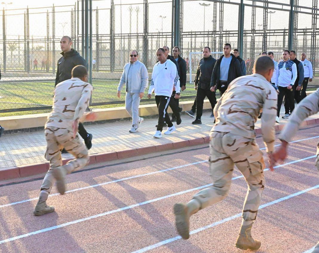 الرئيس السيسي يتفقد الاكاديمية العسكرسة المصرية
