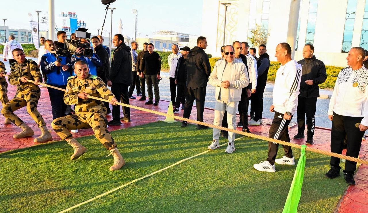 الرئيس السيسي يتفقد الاكاديمية العسكرسة المصرية