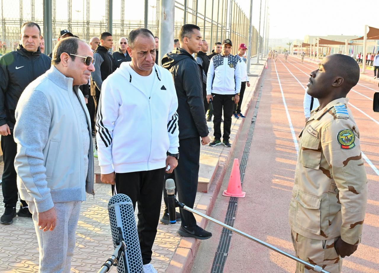 الرئيس السيسي يتفقد الاكاديمية العسكرسة المصرية