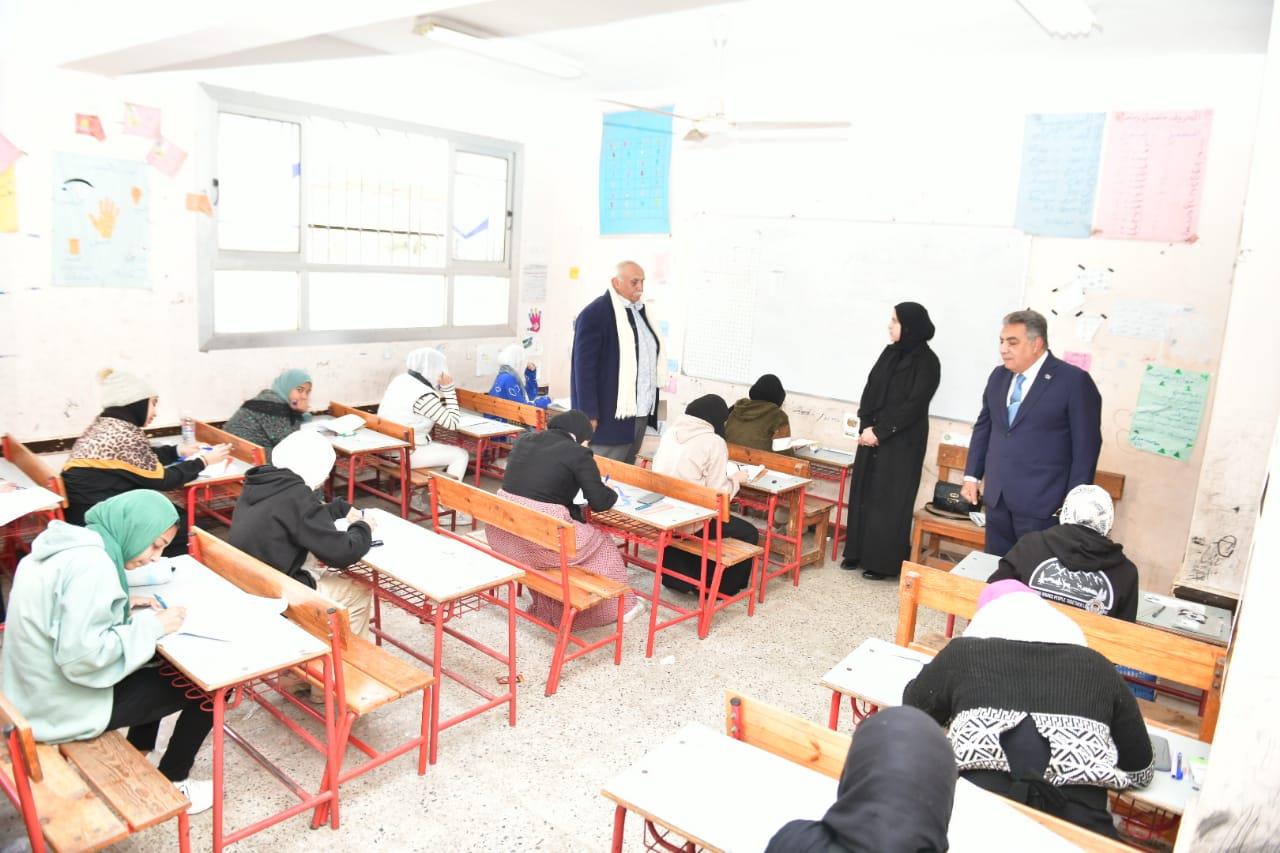 محافظ الدقهلية يتفقد لجان امتحانات الشهادة الإعدادية. 
