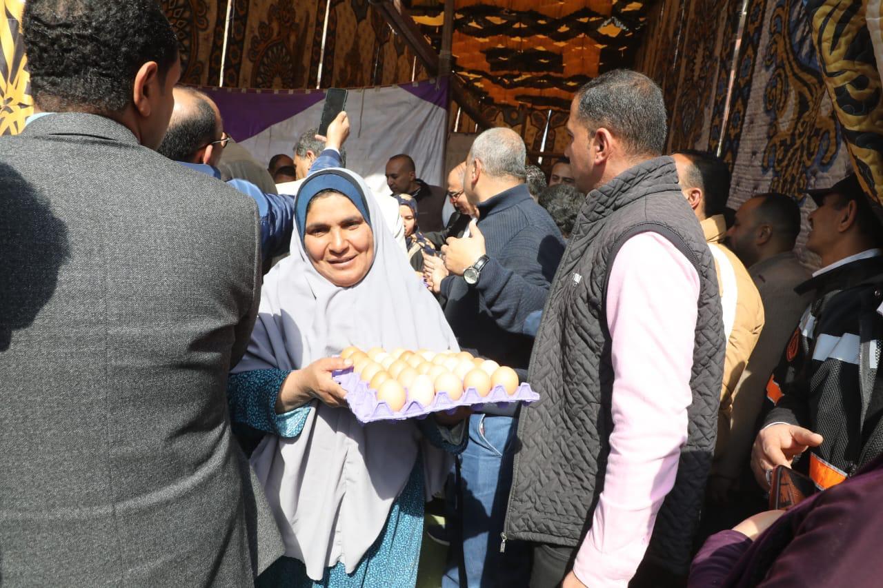  ضمن مبادرة " بداية " وخطة المحافظة لعمل أسواق حضارية