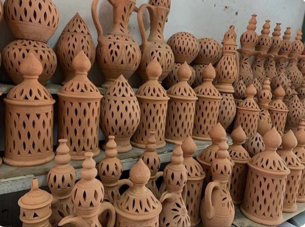 "طين يتحول إلى كنز: أسرار صناعة الفخار في جريس بين التراث والابتكار"|صور
