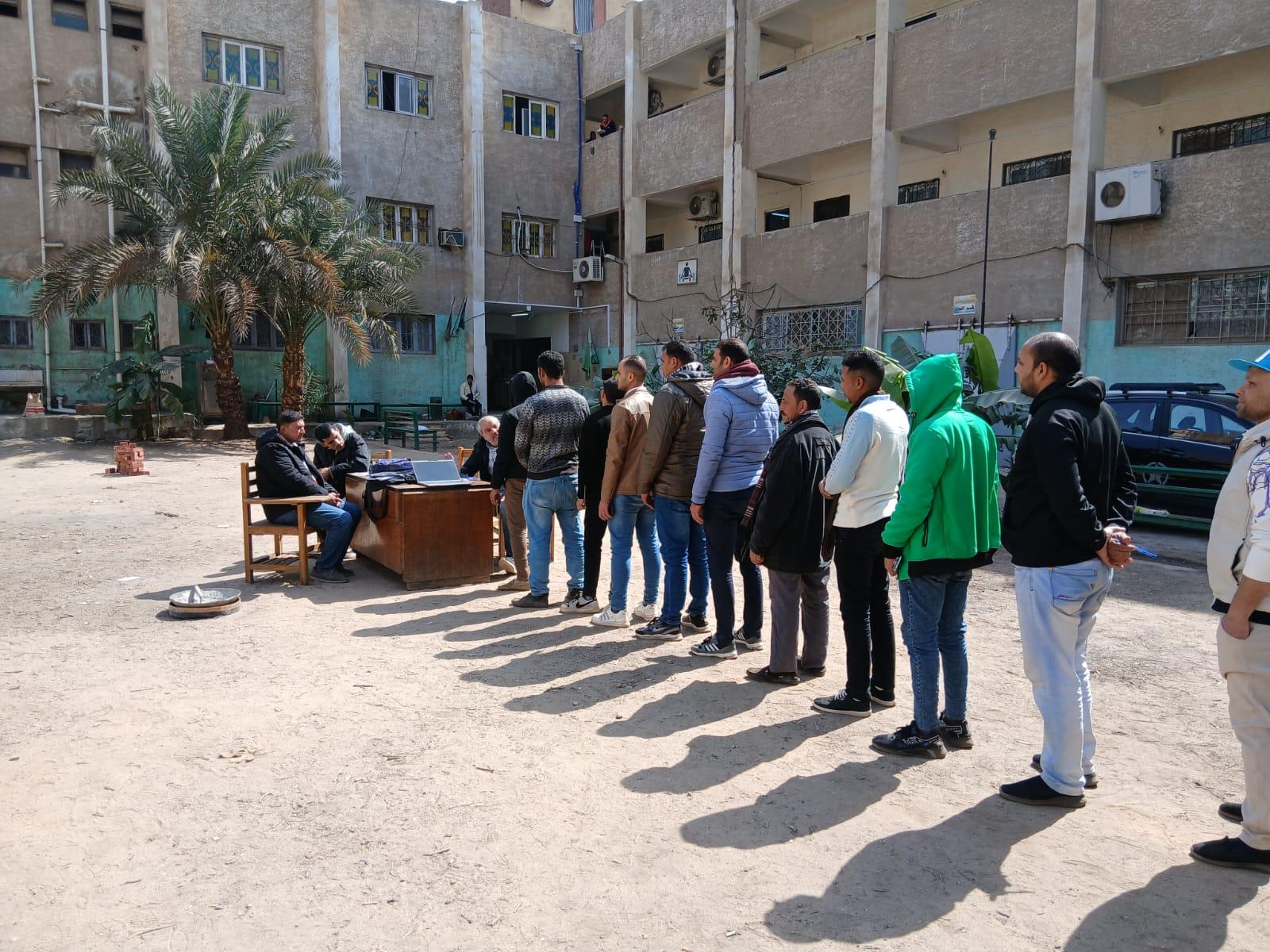 وزارة العمل تواصل اختبارات مرشحين تقدموا للعمل بالخارج