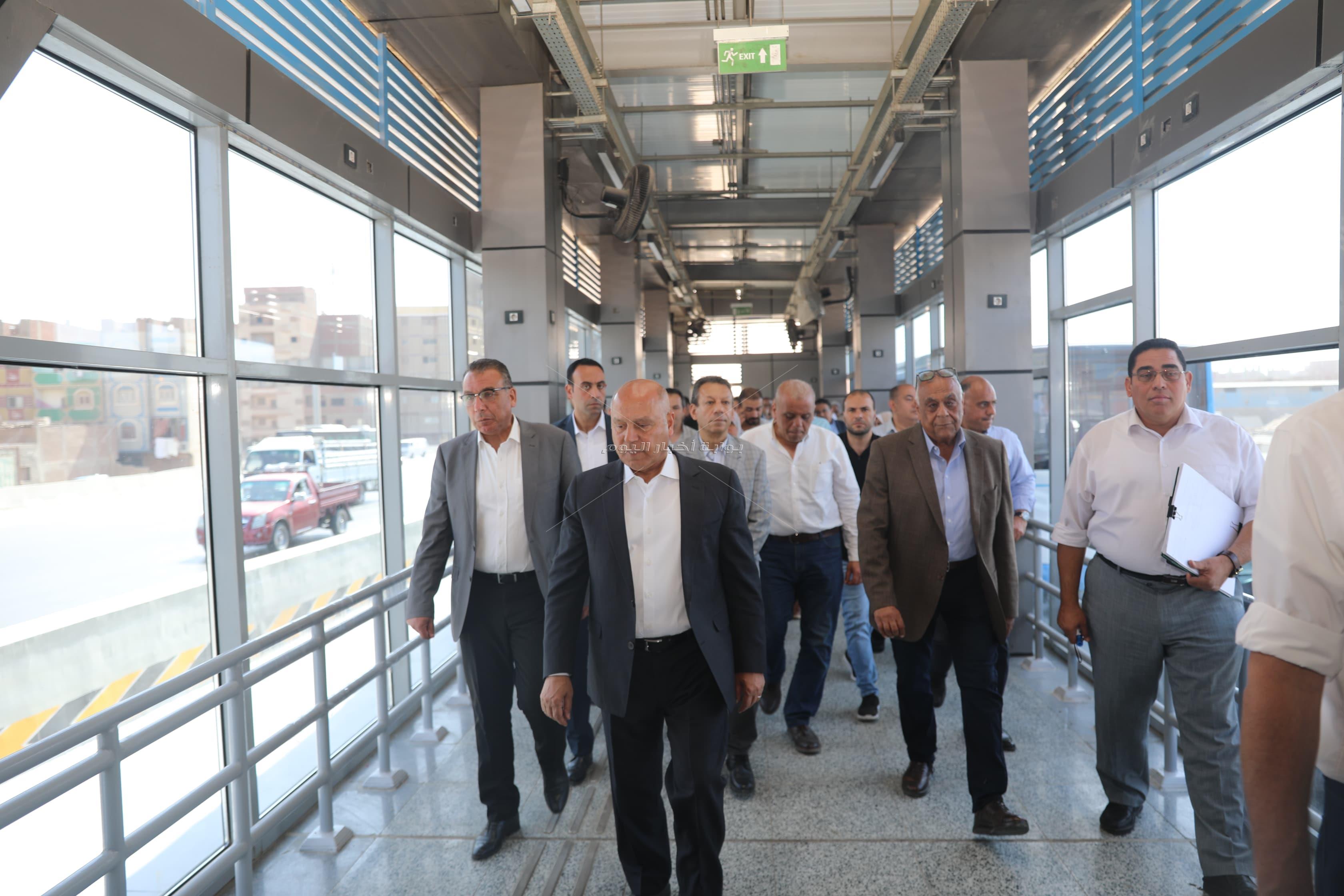 يعمل قريبا على الدائري.. شاهد محطات الأتوبيس الترددي BRT "من الداخل"