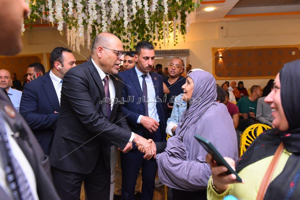 وزيرا العمل والأوقاف يفتتحان ملتقى توظيف في "رأس غارب" بمشاركة 50 منشأة
