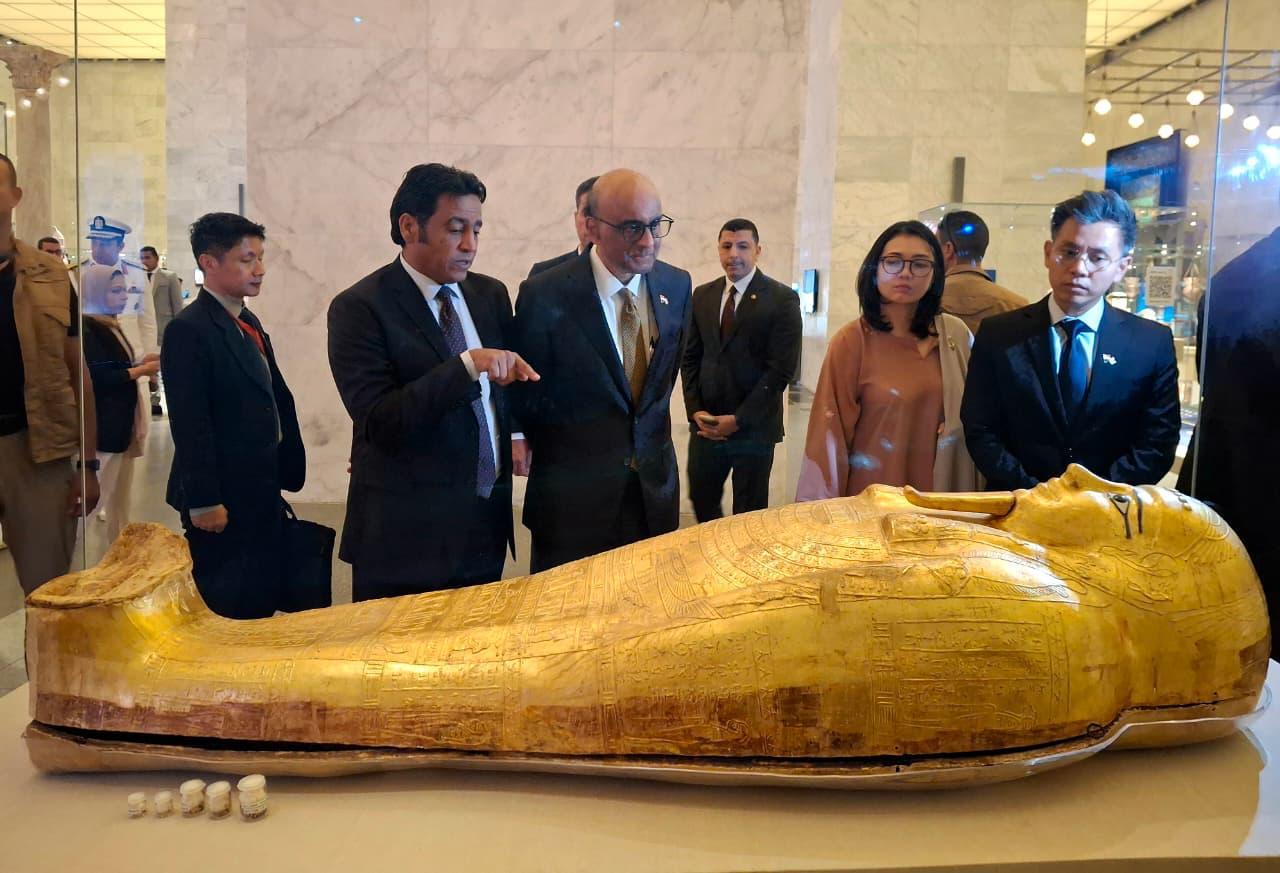 الرئيس السنغافوري يستكشف عبق الحضارة المصرية بالمتحف القومي للحضارة| صور