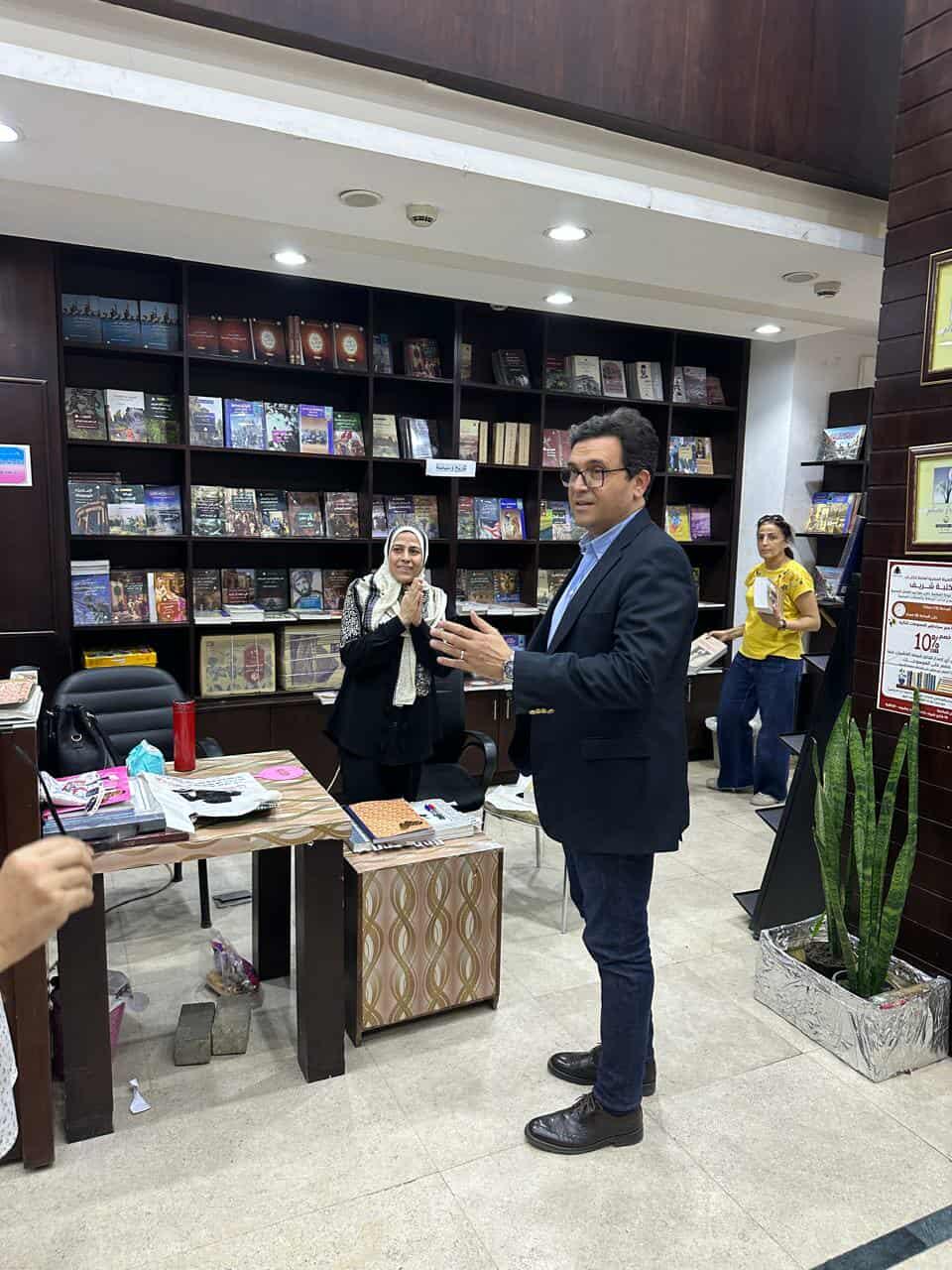 وزير الثقافة يتفقد مكتبة “شريف” التابعة للهيئة المصرية العامة للكتاب