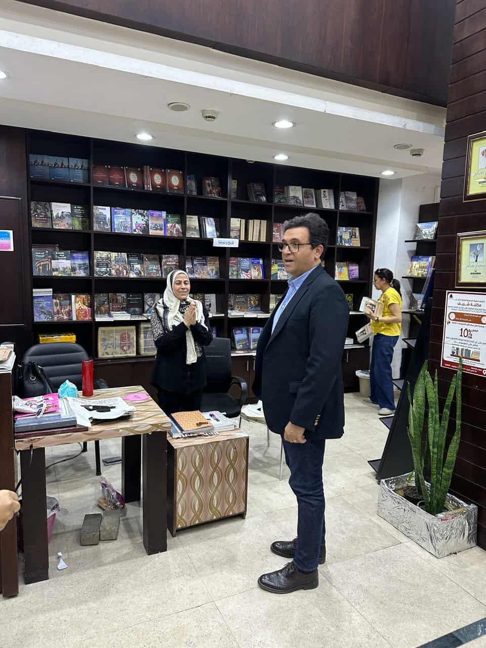 وزير الثقافة يتفقد مكتبة “شريف” التابعة للهيئة المصرية العامة للكتاب