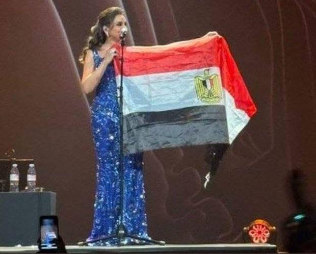 أنغام تتألق وترفع علم مصر في حفلها بباريس