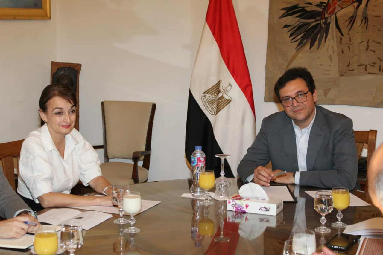 وزير الثقافة يبحث مع سفيرة رومانيا استعدادات مشاركة بلادها كضيف شرف معرض القاهرة الدولي للكتاب