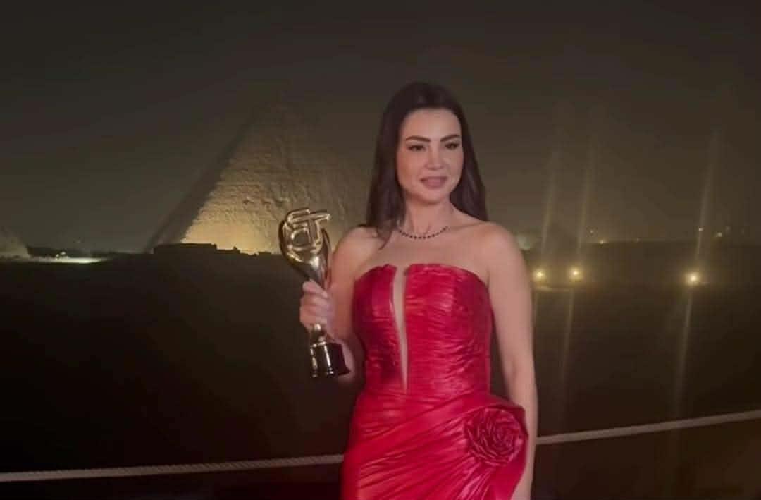 رمضان والسقا وياسمين عبد العزيز.. 30 صورة لا تفوتك للنجوم في حفل الأفضل