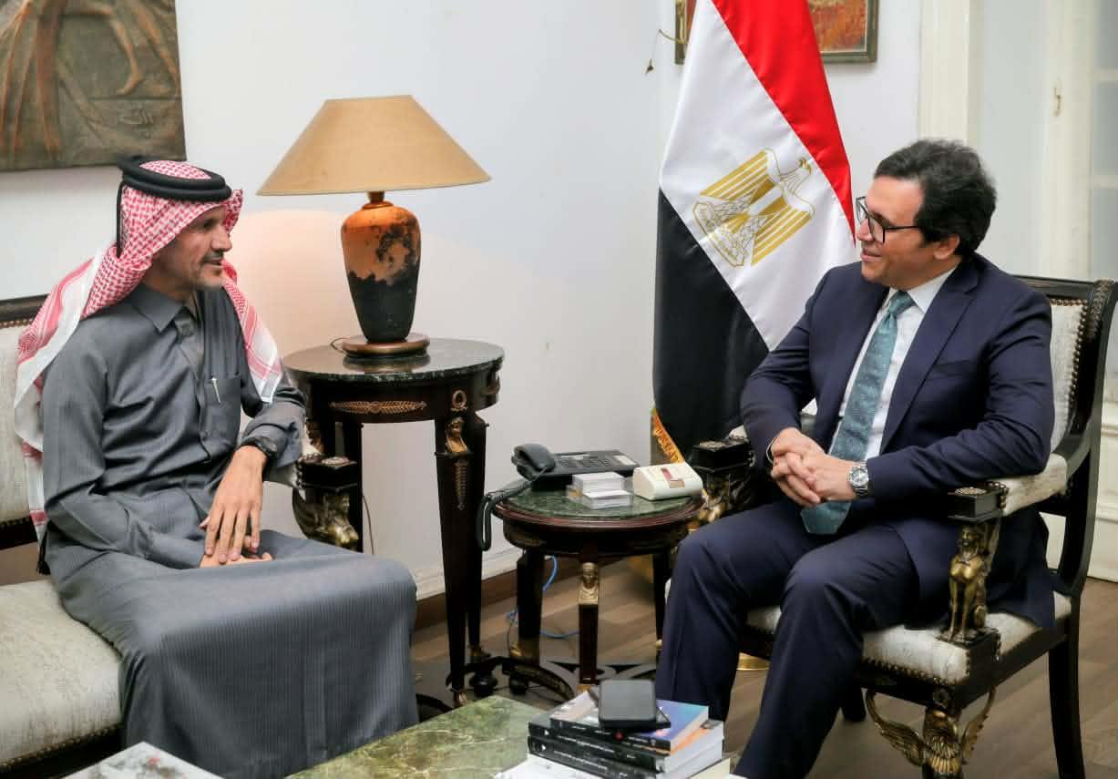 وزير الثقافة يلتقي سفير قطر بالقاهرة لتعزيز التعاون الثقافي