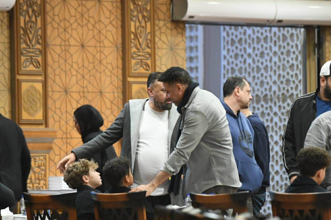 أحمد داود يساند زوجته الفنانة علا رشدي في عزاء والدها الراحل