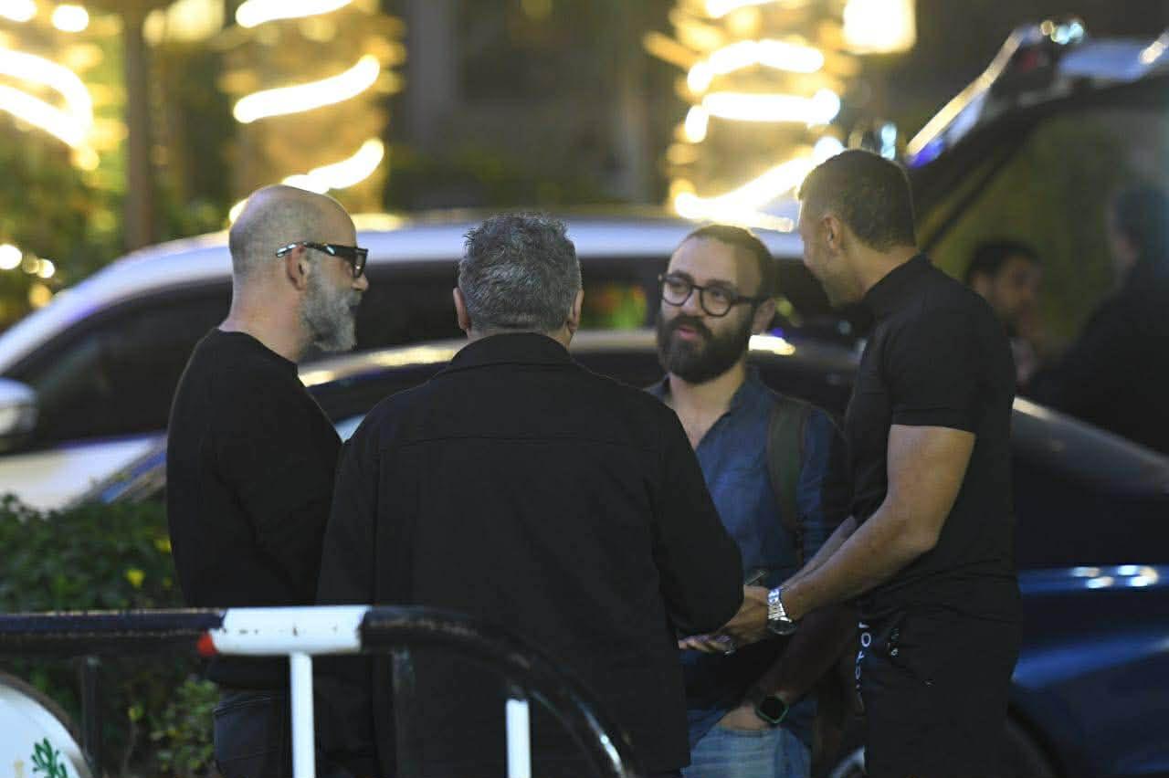 أحمد داود يساند زوجته الفنانة علا رشدي في عزاء والدها الراحل