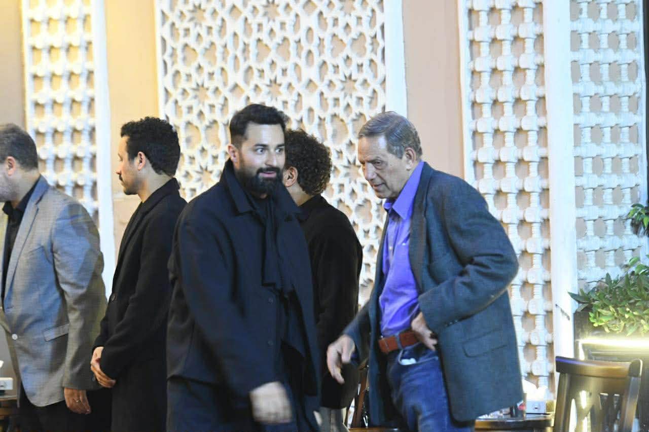 أحمد داود يساند زوجته الفنانة علا رشدي في عزاء والدها الراحل