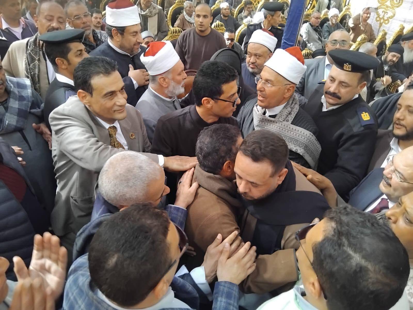 صلحٌ يعيد الوئام إلى جرجا.. إنهاء خصومة ثأرية بين عائلتين مسلمة وقبطية بسوهاج