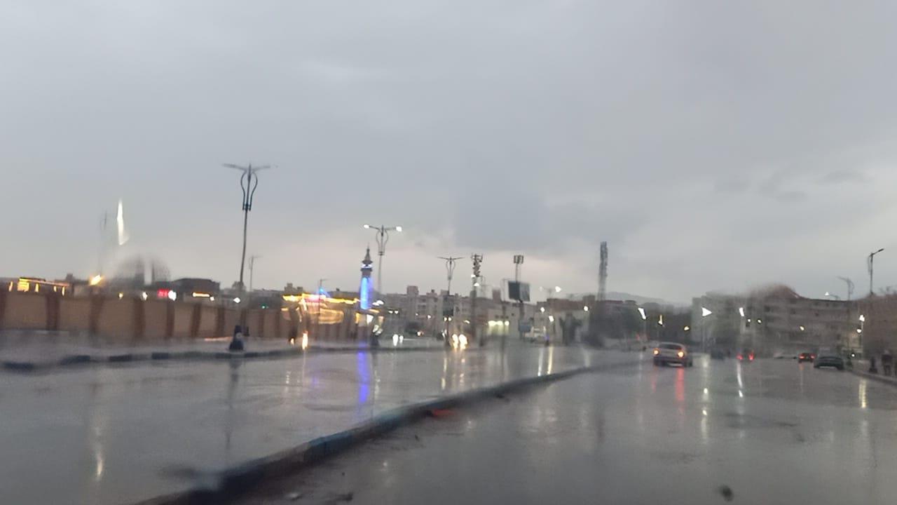 موجة الطقس السيئ تضرب السويس والشوارع غارقة في المياه