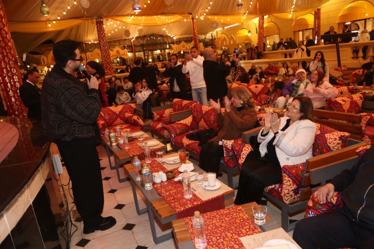 حمادة هلال يشعل أجواء رمضان بسهرة في مصر الجديدة