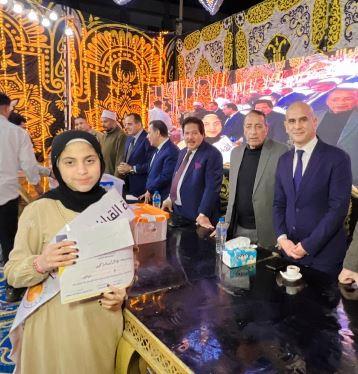 8 رحلات عمرة وشهادات تقدير وجوائز  مالية 1500 من حفظة كتاب الله بسنيون| صور