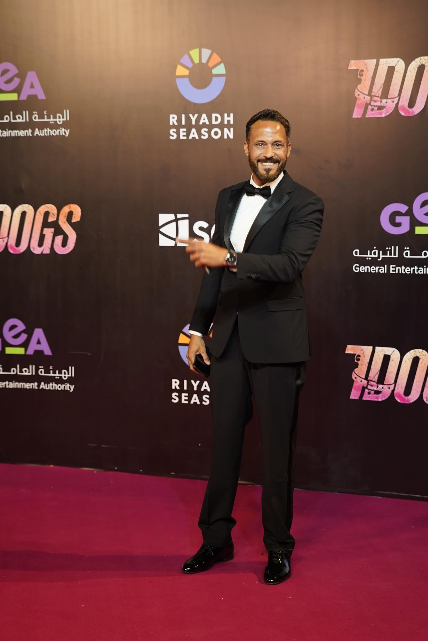 نجوم العالم في العرض الخاص لفيلم "dogs 7"