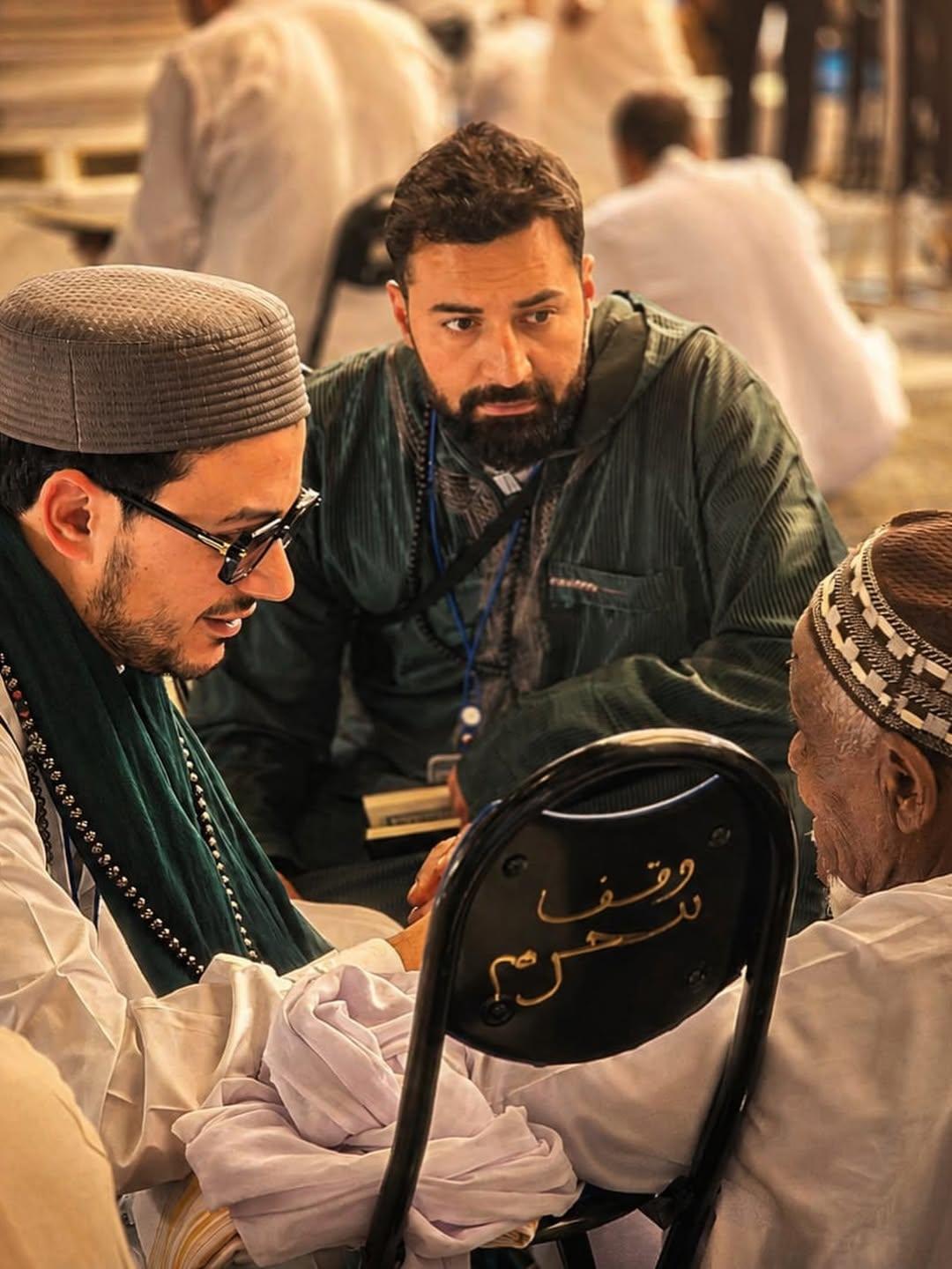 أحمد حاتم يؤدي مناسك الحج