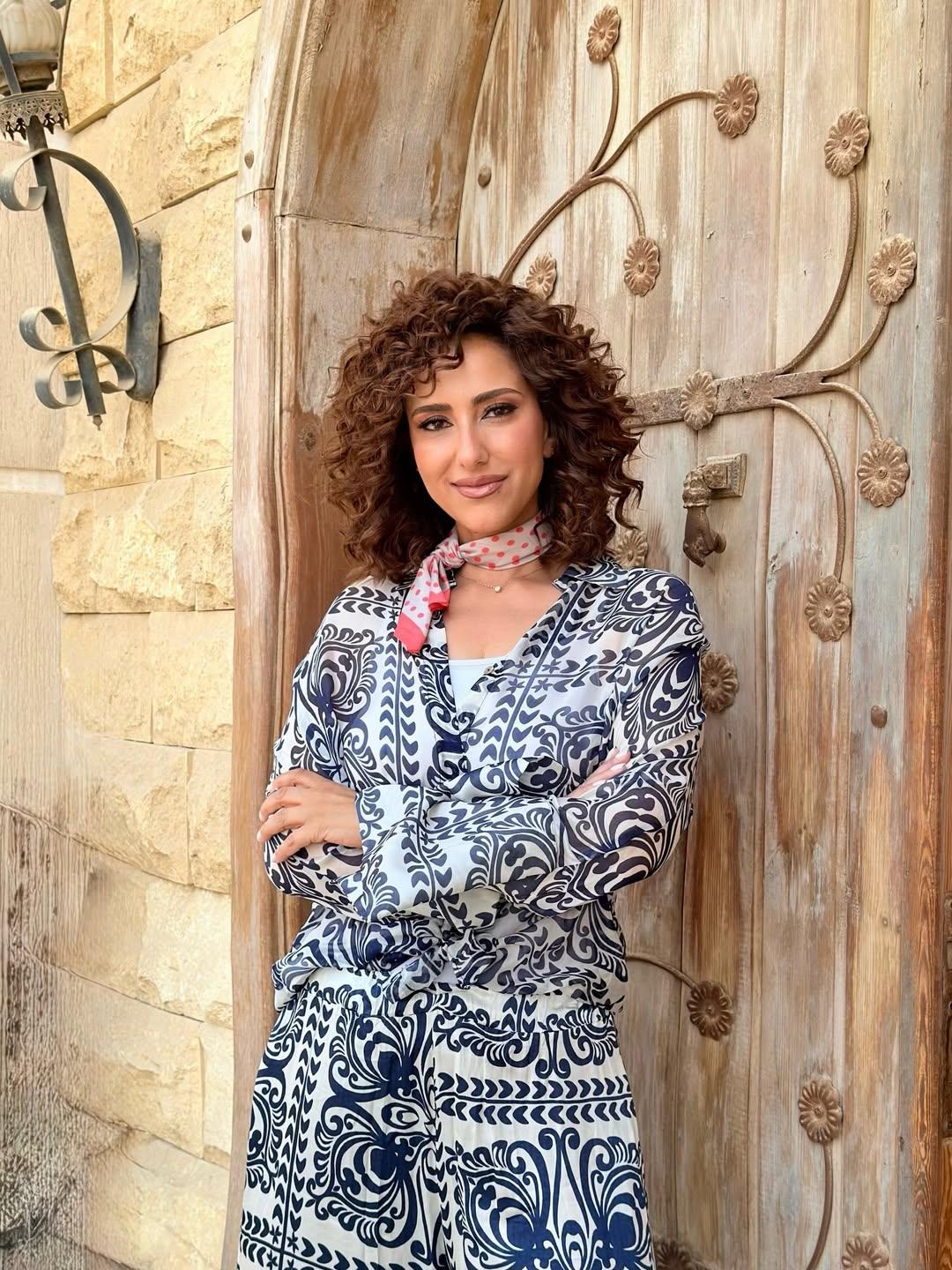 حنان مطاوع تطل على محبيها في العيد بفستان أبيض مشجر