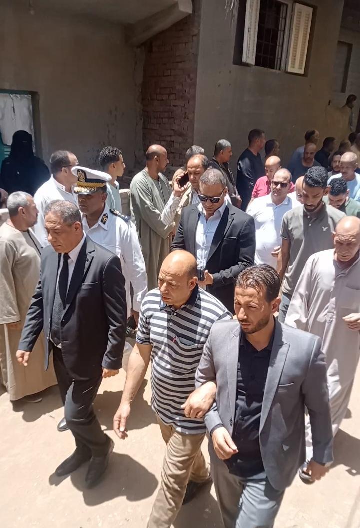 الألاف من أهالى البحيرة  يشيعون فى جنازة  جثمان الشهيد " أحمد رضا البحيري "