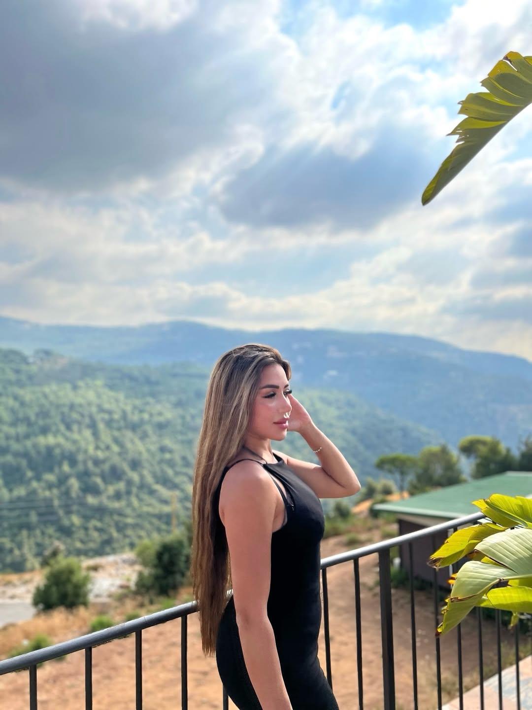 سارة سلامة تخطف الأنظار بإطلالات جذابة في فرنسا