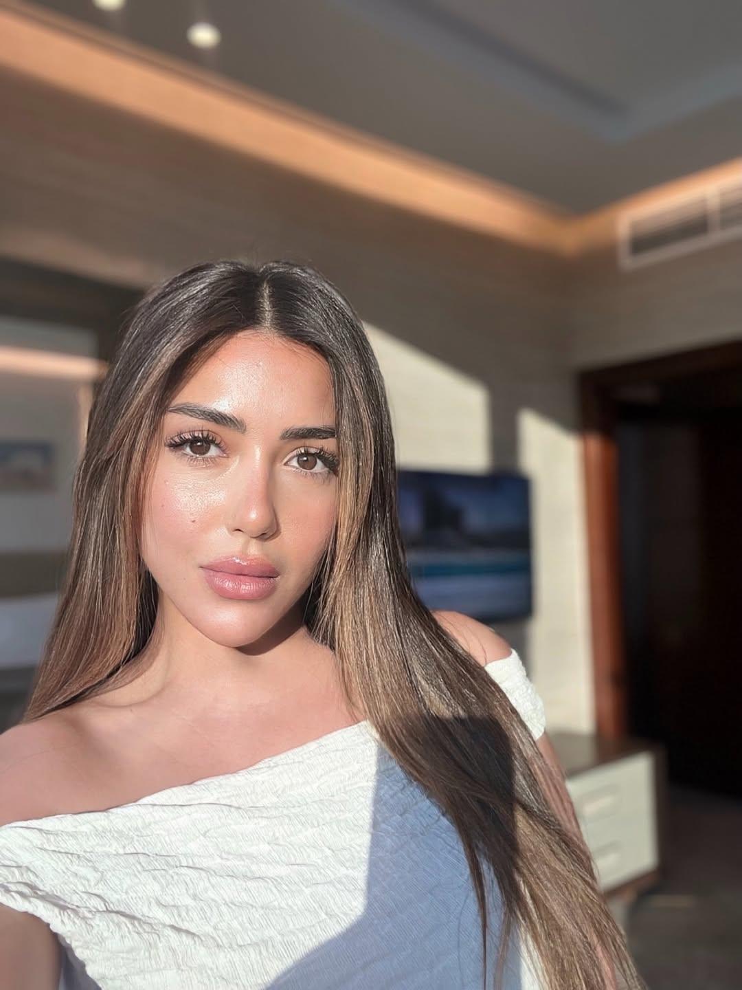 سارة سلامة تخطف الأنظار بإطلالات جذابة في فرنسا