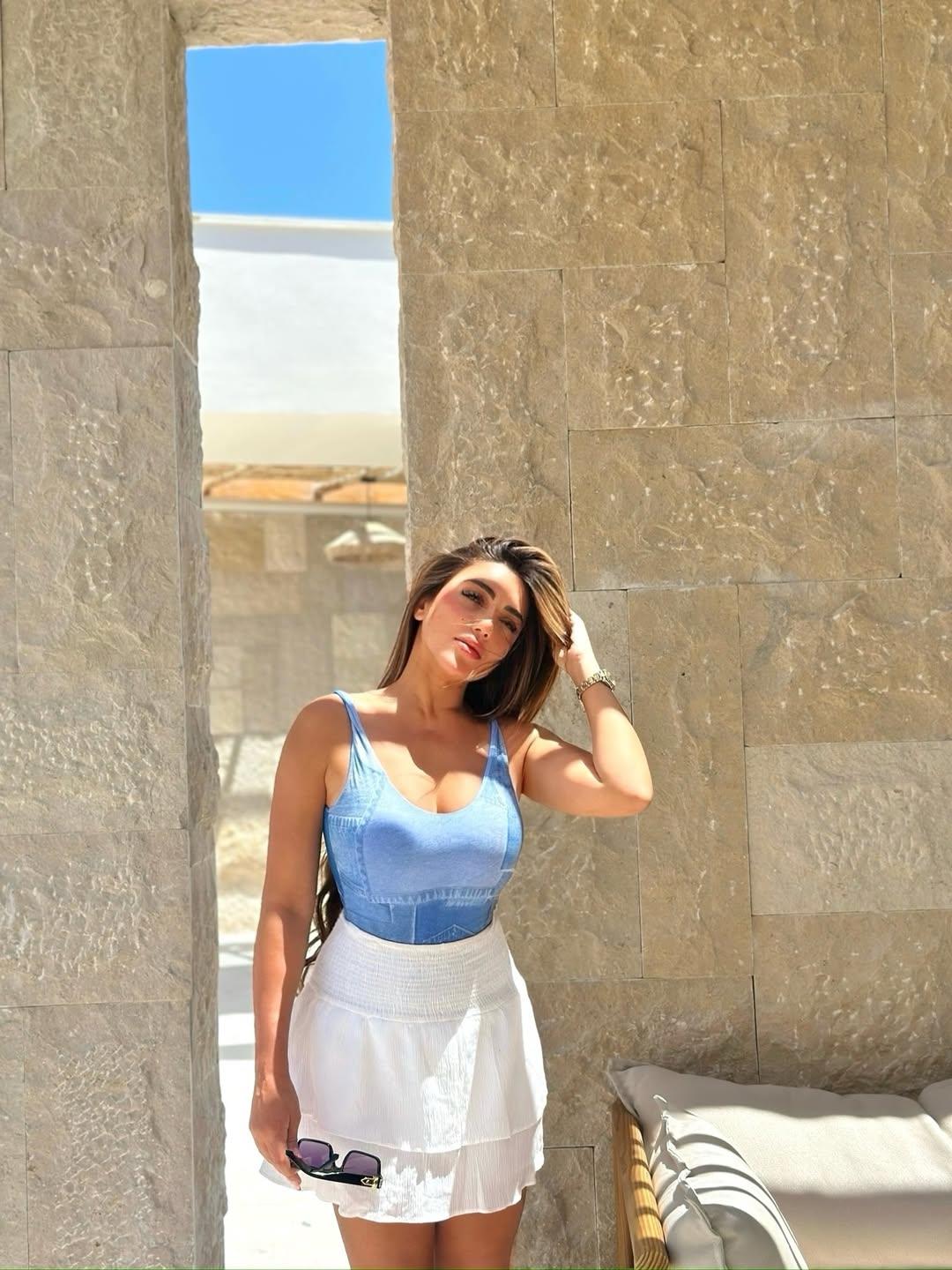 سارة سلامة تخطف الأنظار بإطلالات جذابة في فرنسا