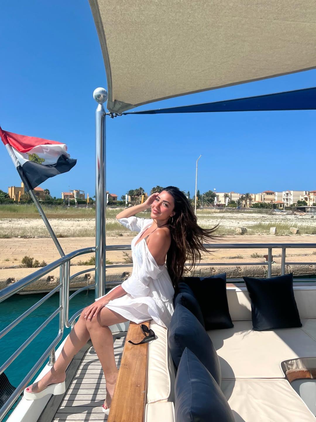 سارة سلامة تخطف الأنظار بإطلالات جذابة في فرنسا