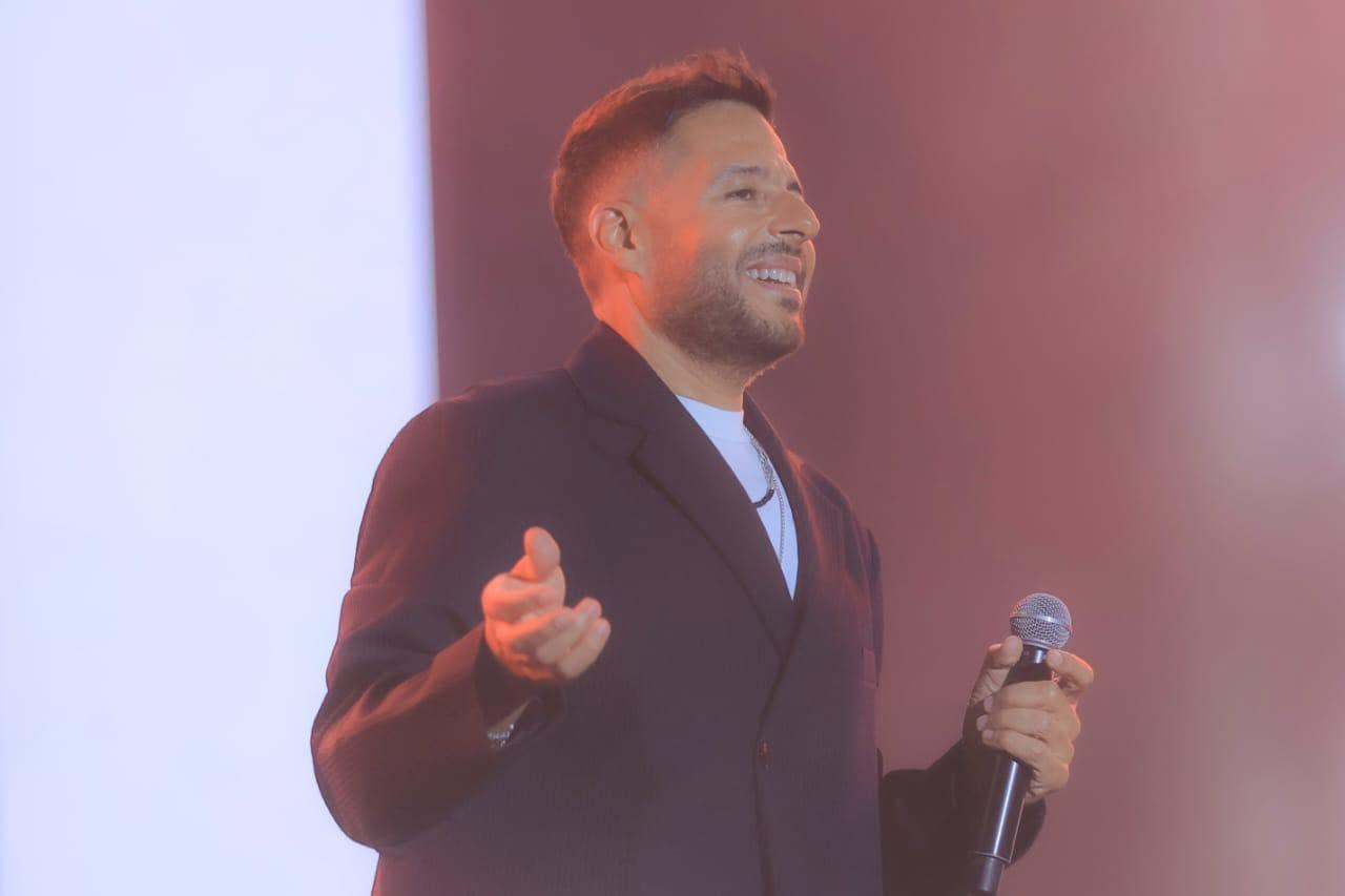 محمد حماقي يطلق ميجا ألبوم سمعوني بأجواء عالمية