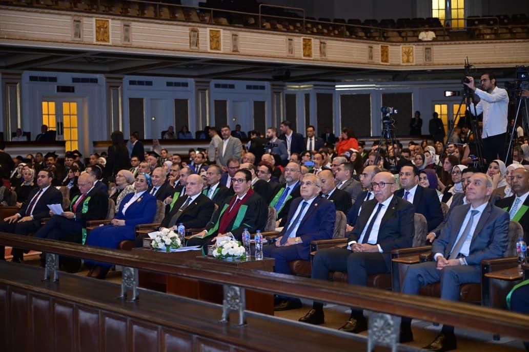 "حقوق القاهرة" تكرم رموز الهيئات القضائية من خريجيها ورائدات العمل القضائي، وتحتفي بأوائل دفعة 2025 