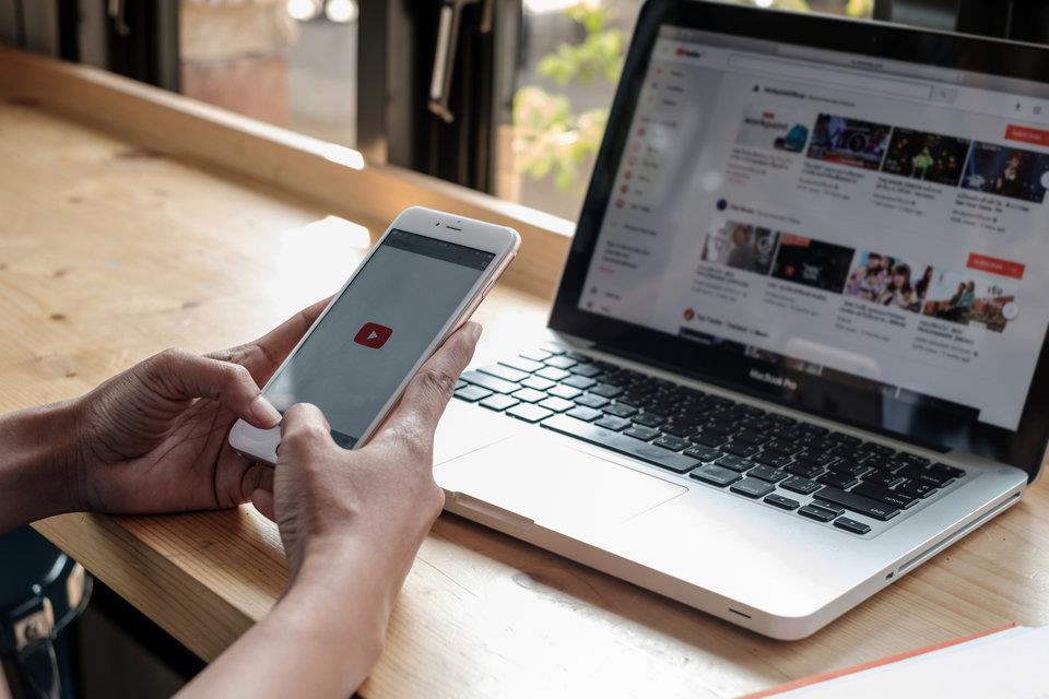 YouTube 
